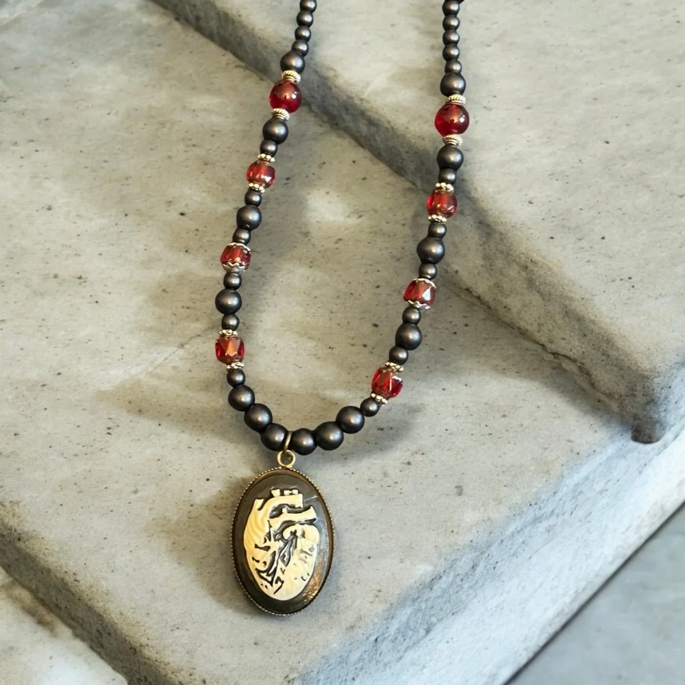 Hand crafted anatomical heart faux pearl necklace - Picture 1 of 9